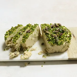 تصویر 1 از حلوا شکری مغز دار لوکس و خوش طعم